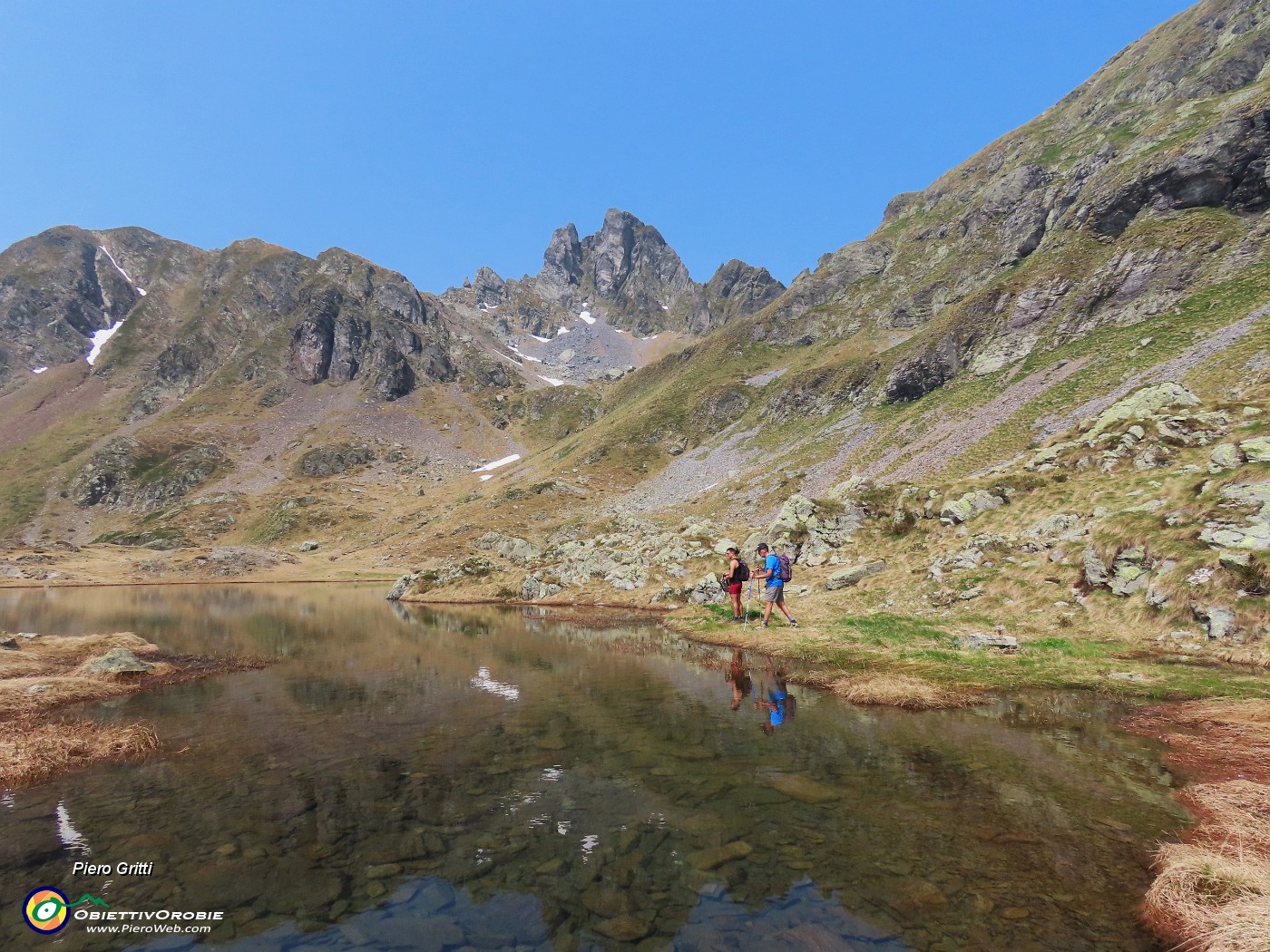 46 Al Lago di Ponteranica sup. (2116 m) con Valletto.JPG